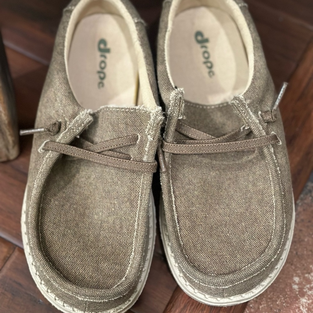 💥💥💥 Like NEW!! Boys loafers in khaki
